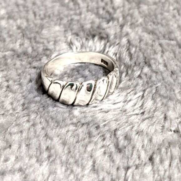 Vintage Sterling Silver Diagonal Groove or Crossoint Style Ring - Picture 12 of 12